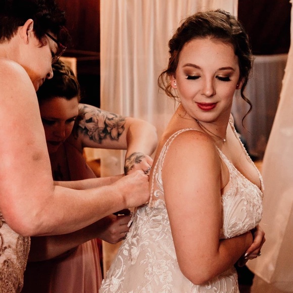 Meet your Posher, Amy - Picture 2 of 2